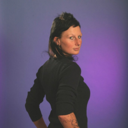Klaudia zeigt ihre festen Br�ste!