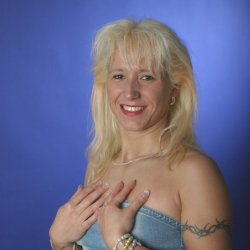 hei�e, sexy erfahren Frau posiert f�r die Kamera