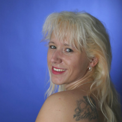 hei�e, sexy erfahren Frau posiert f�r die Kamera