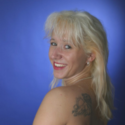 hei�e, sexy erfahren Frau posiert f�r die Kamera