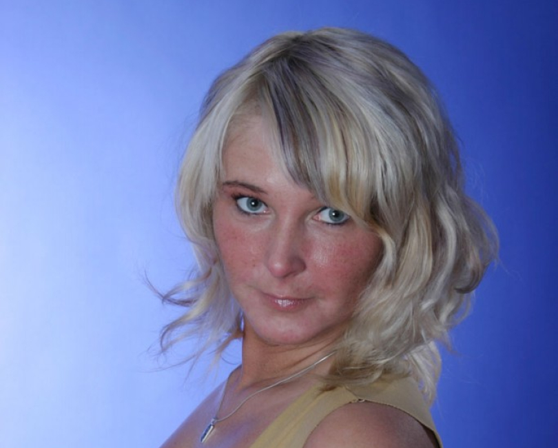 Junges Amateurgirl mit spitzen Titten