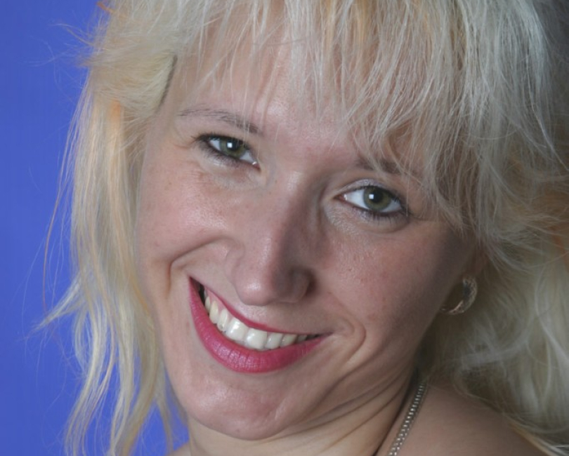 Reife Amateurin in sexy Posen