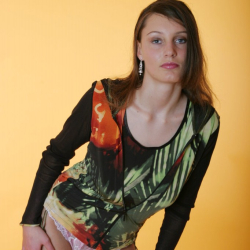 Hei�e Erotikserie! Rachel in scharfen Posen!
