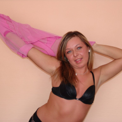 S��e Blondine zeigt sich privat