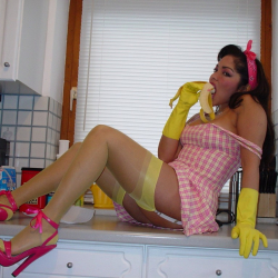 Sexy Jenny putzt die K�che