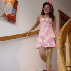 Sexy Jenny putzt die K�che