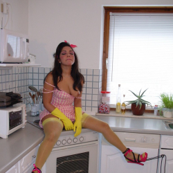 Sexy Jenny putzt die K�che