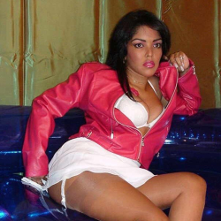 Jenny - Hei�es Luder zeigt ihre neuen Schuhe
