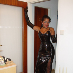Jenny im Latexkleid!