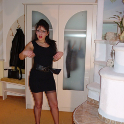 Scharfe Amateurin l�sst es sich im Hotel gut gehen