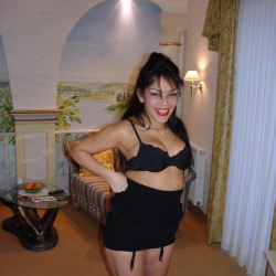 Scharfe Amateurin l�sst es sich im Hotel gut gehen