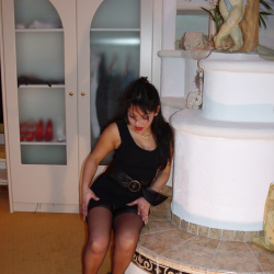 Scharfe Amateurin l�sst es sich im Hotel gut gehen
