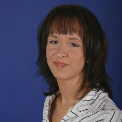 S��e Amateurin l�sst sich fotografieren