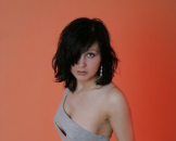 Rina ist ein rassiges Amateurluder das sich vor der Kamera wie ein Profi verh�lt. Sie wei� einfach wie sie ihren knackigen Hintern ins rechte Licht setzt. 