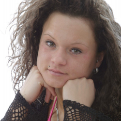 Amateurgirl mit dicken Titten und Locken ;) 
