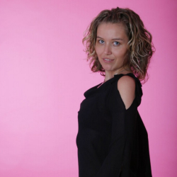 Yvonne - hei�es Luder mit flachen Titten