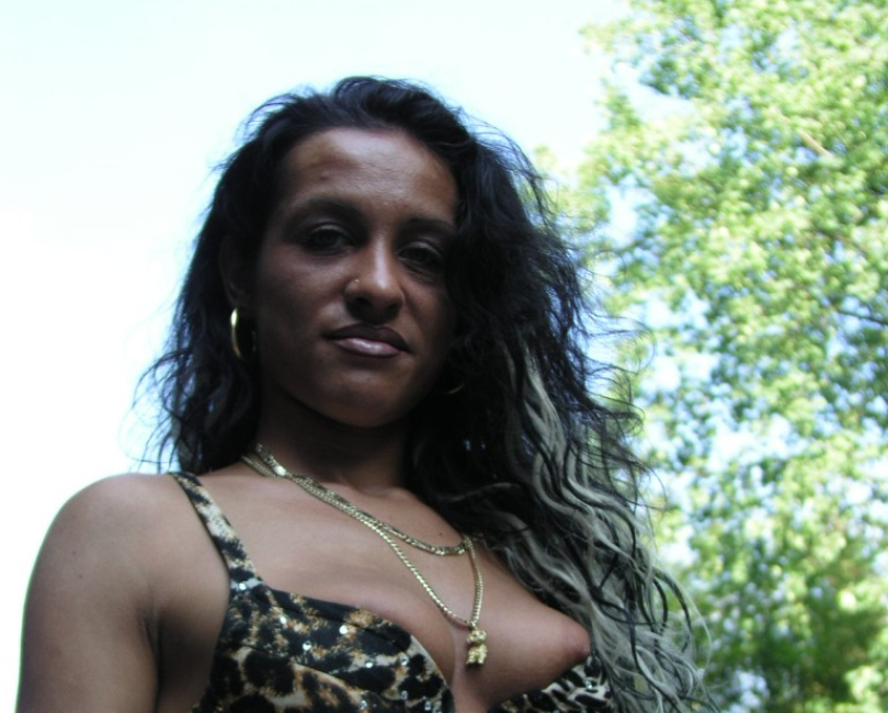 Anna im Leoparden-Bikini