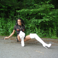Anna mit wei�en Overknees! Erotikfotos!