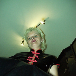 Dark Desvil in Lack und Nylons! Erotikfotos!