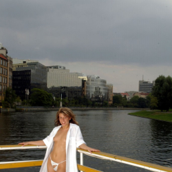 Angie zeigt ihre spitzen Br�ste! 