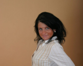 Amateurlady Donna strippt und zeigt ihre spitzen Br�ste!