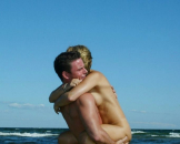 Diese beiden Amateure lieben sich von ganzem Herzen und genie�en den traumhaften Sandstrand. Diese Amateurin f�hlt sich so richtig wohl und verw�hnt sein M�nnlichkeit mit ihren sanften H�nden. Unser Amateur ...