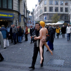Der Amateurboy und die Gummipuppe!! Hardcorefotos