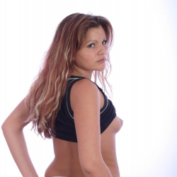 Geiles Amateurgirl Manuela mit kleinen spitzen Titten! Sehenswert!