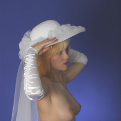 Virginies Sexfotos im Brautkost�m