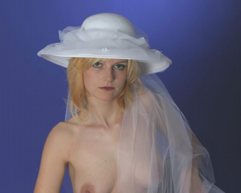 Virginies Sexfotos im Brautkost�m