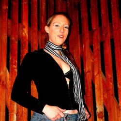 Nackt im Keller - Nacktbilder mit Jeniffer