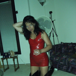 Latex-Domina Nora