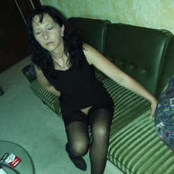 Nora auf der Couch