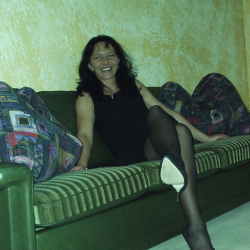 Nora auf der Couch