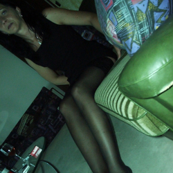 Nora auf der Couch