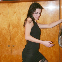 Steffi - Brunette Frau mit Sexy Strapsen