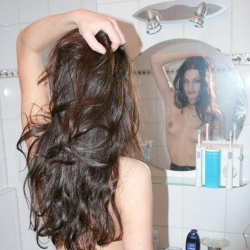Steffi nackt im Badezimmer