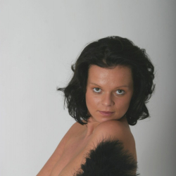 Geile Nacktfotos - Brunette Frau mit Arschgeweih