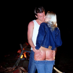 Sexfotos mit Blondine im Wald