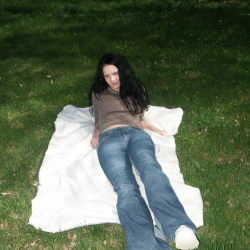 FKK-Teens: Mel nackt auf der Wiese