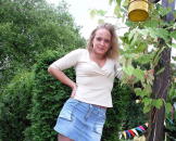 Rosa im Minirock