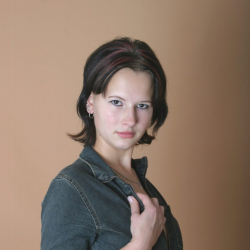 Nacktbilder: Girl mit H�ngetitten