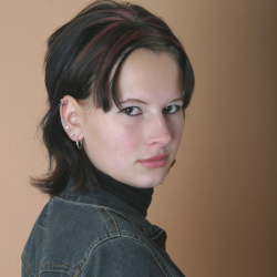 Nacktbilder: Girl mit H�ngetitten