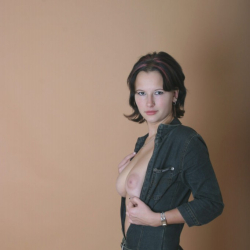 Nacktbilder: Girl mit H�ngetitten