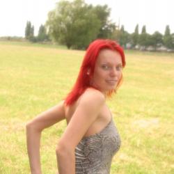 Rosi nackt im Park