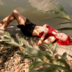 Deutsche Amateur-Frau nackt am See