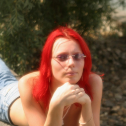 Rosi nackt am See