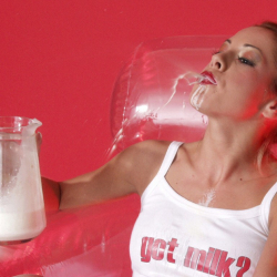 Milch-Titten!